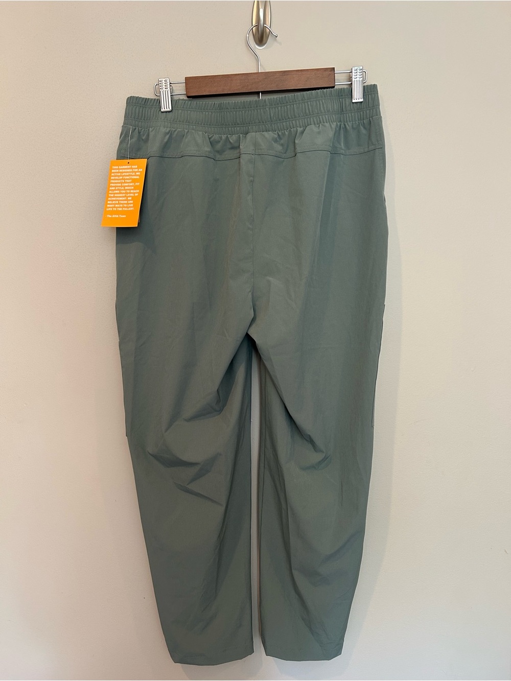NWT Avia Active Light Sage Green Zip Cargo Pants, size Med - Picture 2 of 4